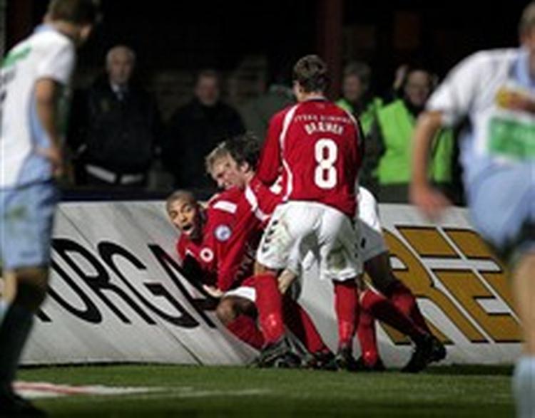 Jublen var stor, da Iddi Alkhag scorede sejrsmålet for Silkeborg, der fik lidt afstand til bundpladserne i Superligaen. De indtages nu af FC Nordsjælland og Herfølge.   Foto: Andreas Szlavik 