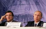 Kommissionsformand Barroso og den russiske præsident Putin ved et pressemøde i Haag i går. - Foto: AP 