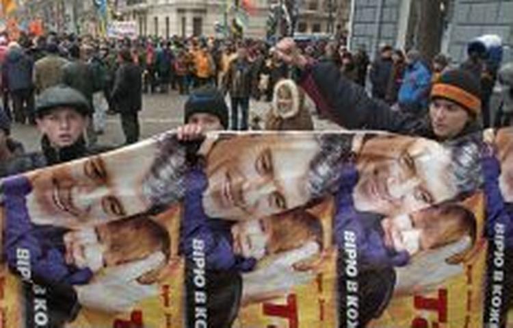 Det ukrainske parlament minus ministerpræsident Janukovitjs parti holder hastemøde om krisen i Ukraine i dag. - Foto: AP 