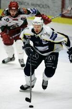 Torben Schultz, her med pucken, afslutter karrieren efter at være knaldet for hashrygning. - Arkivfoto: Ole Frederiksen 