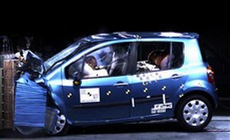 Renault Modus er en af de biler, der kommer ud af crashtesten hos Euro NCAP med højeste karakter på fem stjerner. Det skyldes en selealarm. Uden alarmen, der ikke gør selve bilen mere sikker, ville den kun have opnået fire stjern 