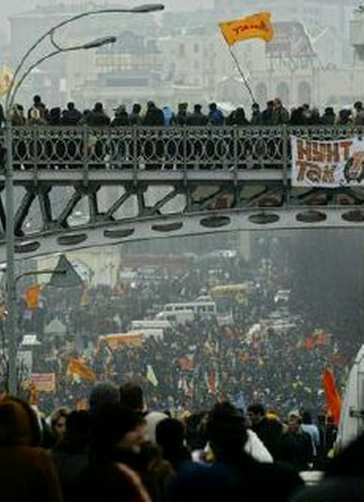 Hovedstaden Kijev syder af spænding, mens demonstrationerne går ind i den anden uge. - Foto: AP 
