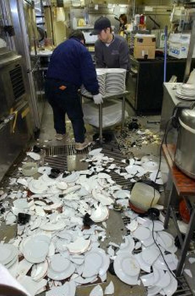 Der ryddes op i en restaurant i byen Kushiro. - Foto: AP 