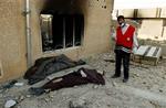 Irakisk Røde Halvmåne har fået adgang til den oprørske by Fallujah tre uger efter amerikanske og irakiske soldater gik ind i byen for at få bugt med oprørsgrupperne. Der er stadig kampe i byen.   Foto: Hadi Mizban, A 