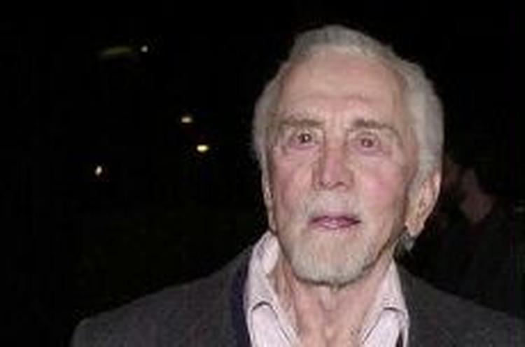 Kirk Douglas fylder 88 år 9. december. - Arkivfoto: AP 