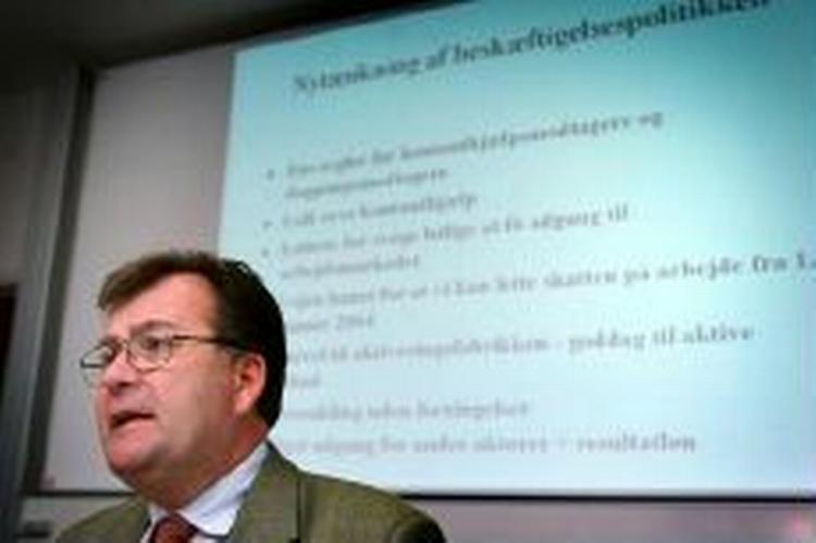 Socialdemokraterne synes, fejlen er pinlig og kan ikke forstå, at Claus Hjort Frederiksen (V) ikke har orienteret om den. - Arkivfoto: Jens Dresling 