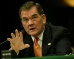 Tom Ridges afgang kommer ikke uventet. Ridge siger, at han nu vil tilbringe mere tid med familien. - Foto: AP 