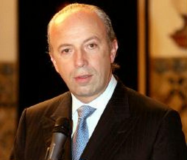 Den konservative Pedro Santana Lopes har haft problemer lige siden, han afløste Barroso som statsminister i Portugal. - Foto: AP 