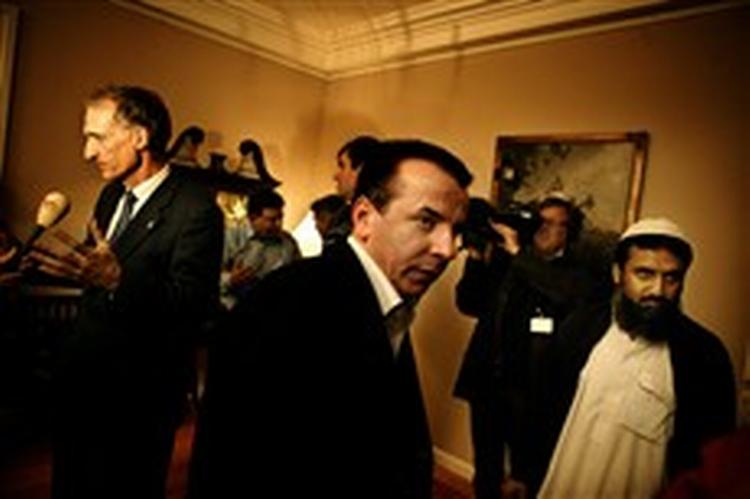 Der var flere pressefolk end mødedeltagere, da regeringen i går mødtes med indvandrerrepræsentanter hos statsministeren på Marienborg. - Foto: Jacob Ehrbahn 