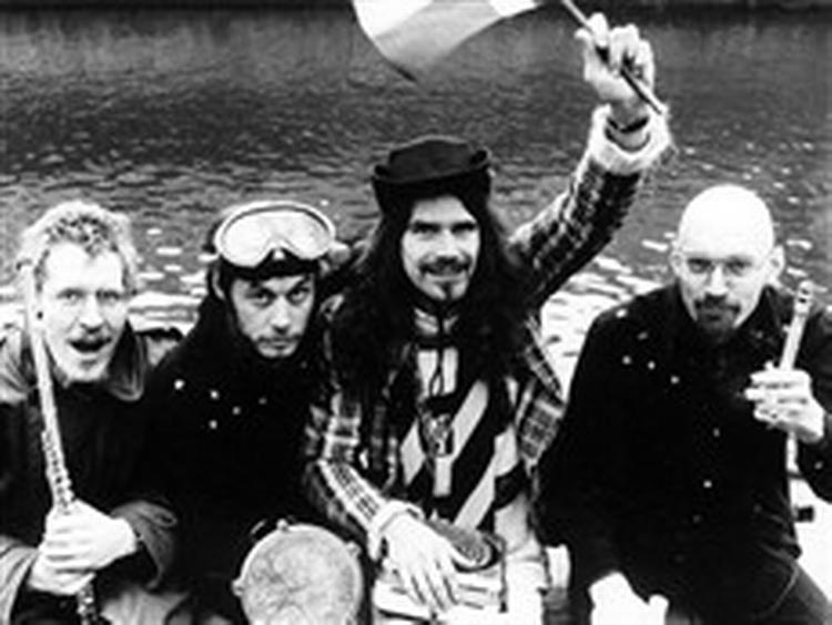 Til Jan Kaspersen, Flemming Quist og TømrerClaus' syremusik rappede Dan Túrell om Anders And før nogen havde opfundet rappen. - PR-foto 