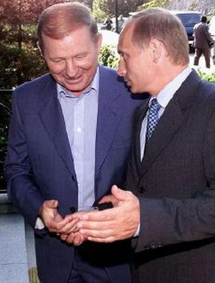 Den Moskva-tro præsident Leonid Kutjma (t.v.) med Ruslands Præsident Putin. - Arkivfoto: AP 