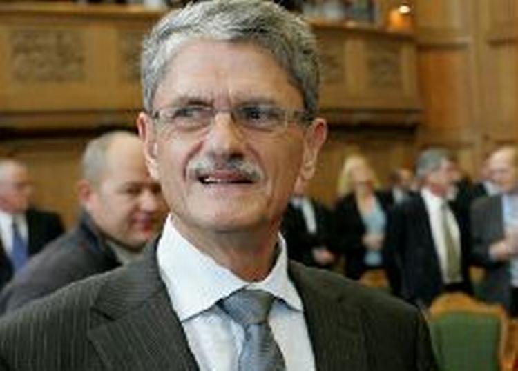 Mogens Lykketoft har leveret en peptalk til sine mismodige kolleger i den socialdemokratiske folketingsgruppe. - Foto: Thomas Sjørup 