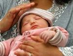 Endnu mens baby er helt nyfødt, skal man registrere fødslen. Fra næste år vil det kunne ske via nettet. - Foto: AP 