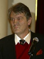 Man har i længere tid kunnet se på Viktor Jusjtjenko, at noget er helt galt. Her ses oppositionslederen efter et møde i mandags. - Foto: AP 