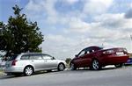 Mazda, t.h., slår Toyota i kampen om førstepladsen på tilfredshedslisten hos det tyske blad Auto Bild. Listen er blevet til på bl.a. grundlag af henvendelser fra 8.000 tyske bilejere.   Foto: Martin Zakora 