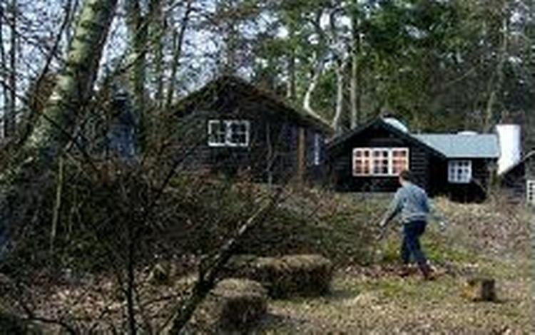 Miljøminister Connie Hedegaard (K) har smedet nye brudlinjer i Folketinget: Venstre og Dansk Folkeparti mod de konservative og resten af oppositionen. Billedet er fra Tibirke Bakker, som for hundrede år siden lå klædt i lyng.   Ar 