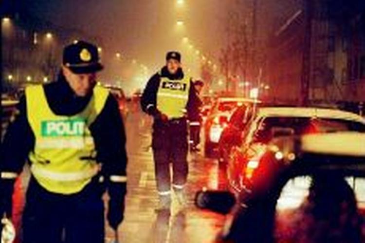 Fra nytår vil politiet skærpe kampen mod spritbilisterne. Her et billede fra en spritrazzia sidste jul. - Foto: Gert Jensen 