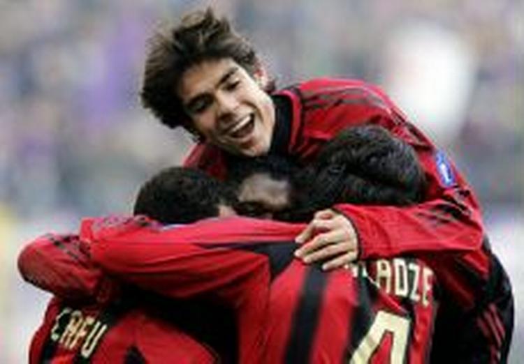 Milan-jubel efter et af seks mål mod Fiorentina på San Siro. - Foto: AP 