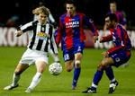 Pavel Nedveds frisparksmål sikrer, at Juventus uanset resultatet af næste weekends topkamp mod AC Milan holder jul på toppen af Serie A. - Foto: AP 