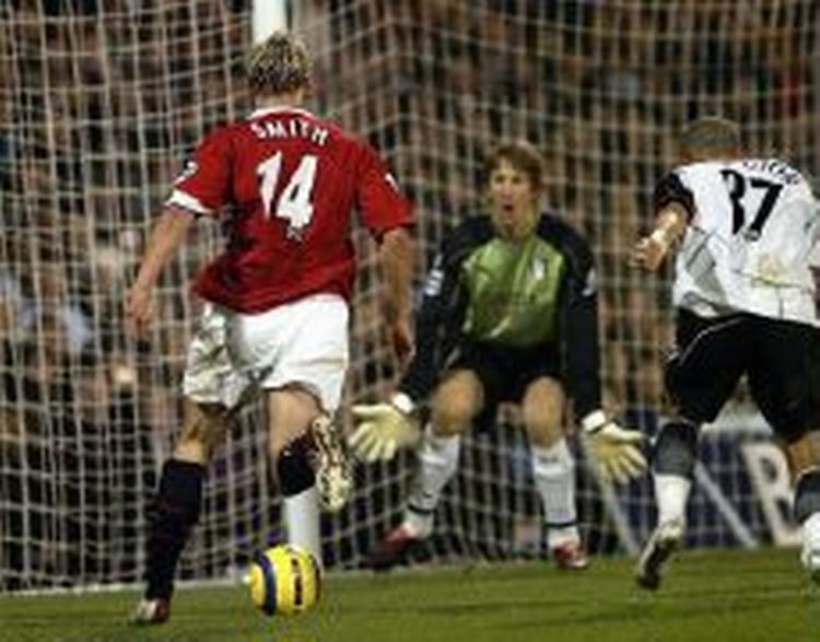 Alan Smith sendte United på vinderkurs, men han enlige scoring var ikke nok til at sikre sit hodl alle tre point. - Foto: AP 