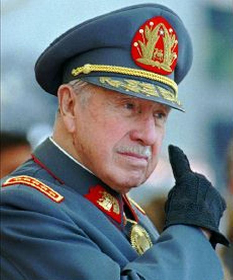 Chiles tidligere diktator Augusto Pinochet slipper for husarrest. - Foto: AP 