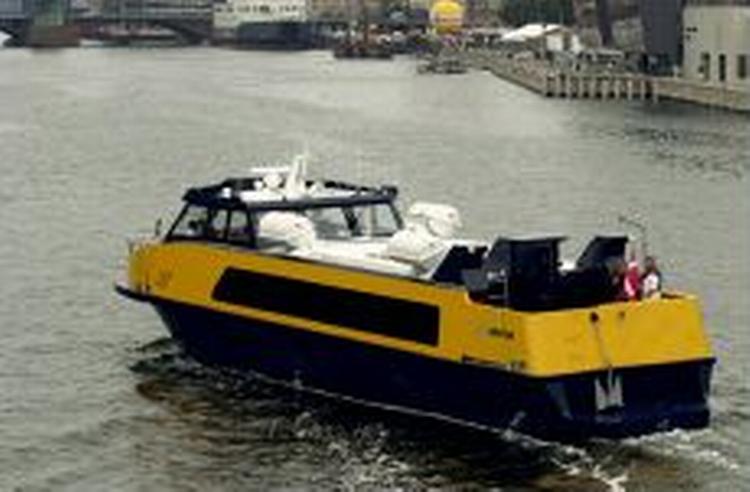 Statstilskuddet sikrer de små passagerfærgers drift frem til den 1. januar 2007. - Foto: Kim Agersten 