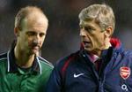 Aresene Wenger diskuterede med dommeren under kampen mod United. Han burde nok at have holdt mund efter opgøret. - Foto: AP 