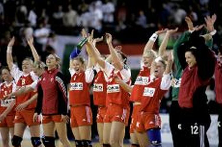 De danske spillere overraskede alle med deres sejr, og banker nu for alvor på til finalen. - Foto: Jens Dresling 