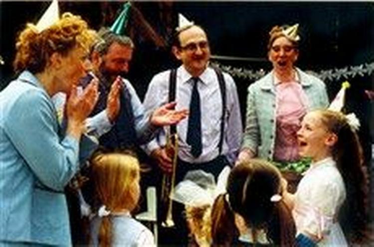 Man kan roligt tage denne lille perle og nyde Neeltje de Vrees helt overbevisende præstation som pigen fra tilværelsens nådesløse grisesti. - PR-foto 