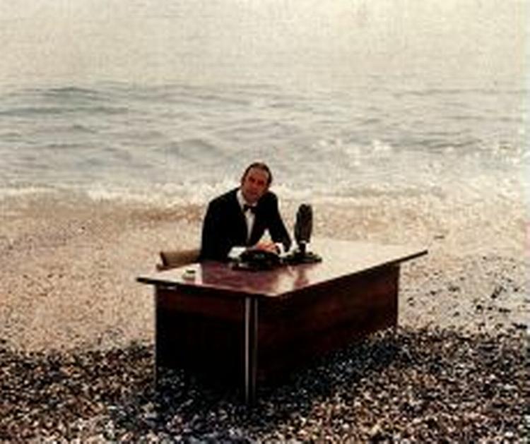 GENSYN. Bibliopaten har savnet sin Monty Python-lp i 20 år. Til gengælde mangler han nu en grammofon.   Foto fra  Monty Pynthon s Flying Circus 