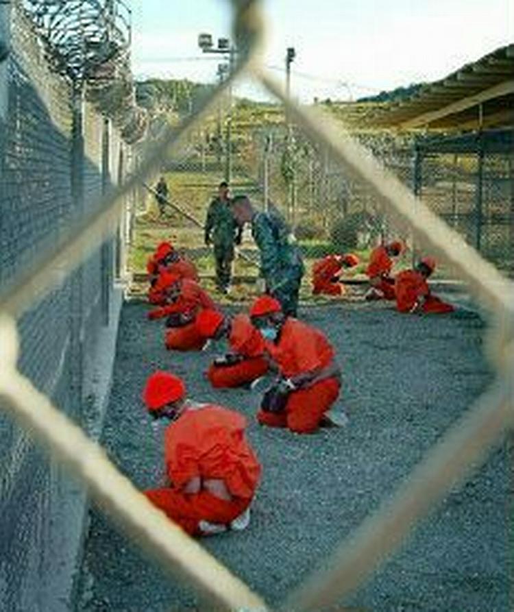 Disse billeder viser den efterhånden velkendte del af fængslet på Guantánamo-basen. - Arkivfoto: AP 