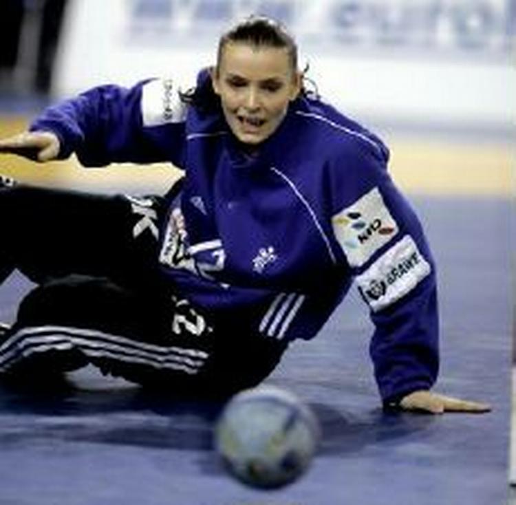 Karin Mortensen i kampen mod Ungarn. - Foto: Jens Dresling 