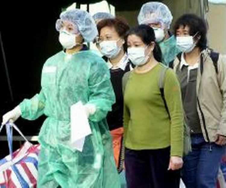 Under udbruddet i Asien forsøgte folk at beskytte sig ved hjælp af masker. - Arkivfoto: AP 