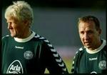 Landstræner Morten Olsen og assistenten Keld Bordinggaard er sammen med resten af landsholdet faldet én plads tilbage på FIFA´s liste. - Foto: Lars Poulsen 
