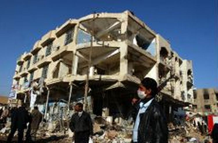Mere end 50 personer blev dræbt i ved et bombeangreb i byen Najaf. - Foto: AP 