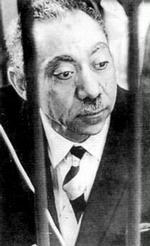 'Milepæle' er de militante sunnimuslimers vigtigste tekst efter Koranen. Forfatteren Sayyid Qutb, der blev hængt i 1966, mente, at vestlige idéer måtte bekæmpes   om nødvendigt med våben.   Foto fra bogens omslag 