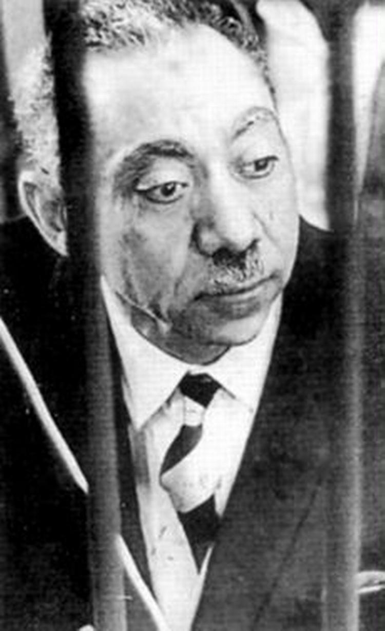 'Milepæle' er de militante sunnimuslimers vigtigste tekst efter Koranen. Forfatteren Sayyid Qutb, der blev hængt i 1966, mente, at vestlige idéer måtte bekæmpes   om nødvendigt med våben.   Foto fra bogens omslag 