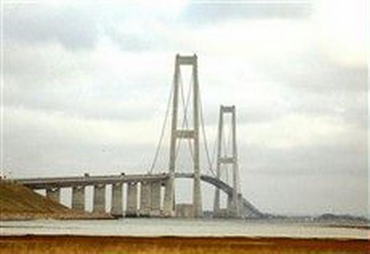 Regeringen lægger op til at sænke prisen for en almindelig personbil fra 250 til 195 kroner. - Foto: Søren Jensen 