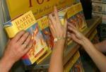 Da den femte Harry Potter-bog kom på gaden i sommeren 2003 udløste det tumult ved mange boghandlere verden over. - Arkivfoto: AP 