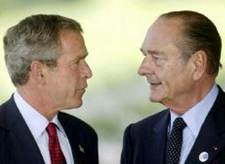 Sidst Bush og Chirac mødtes var ved en mindehøjtidelighed for D-Dagen 6. juni 2004. - Foto: AP 