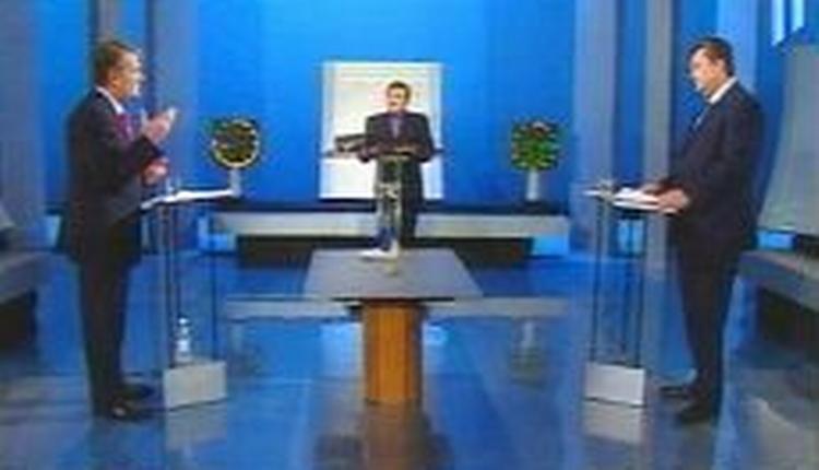 De to kandidater Viktor Janukovitj og Viktor og Jusjtjenko dystede forleden i en tv-duel, hvor valgsvindelen igen blev bragt på bane. - Foto: AP 