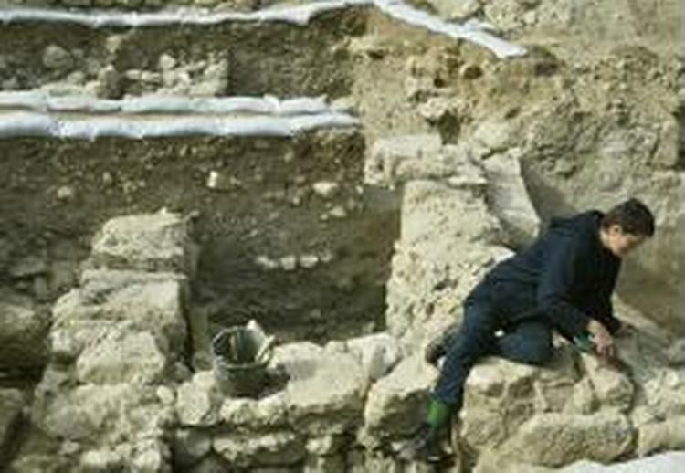 Israelske arkæologer i gang med at grave på det sted, som de mener kunne være det bibelske Kana, hvor Jesus udførte sit første mirakel. - Foto: AP 
