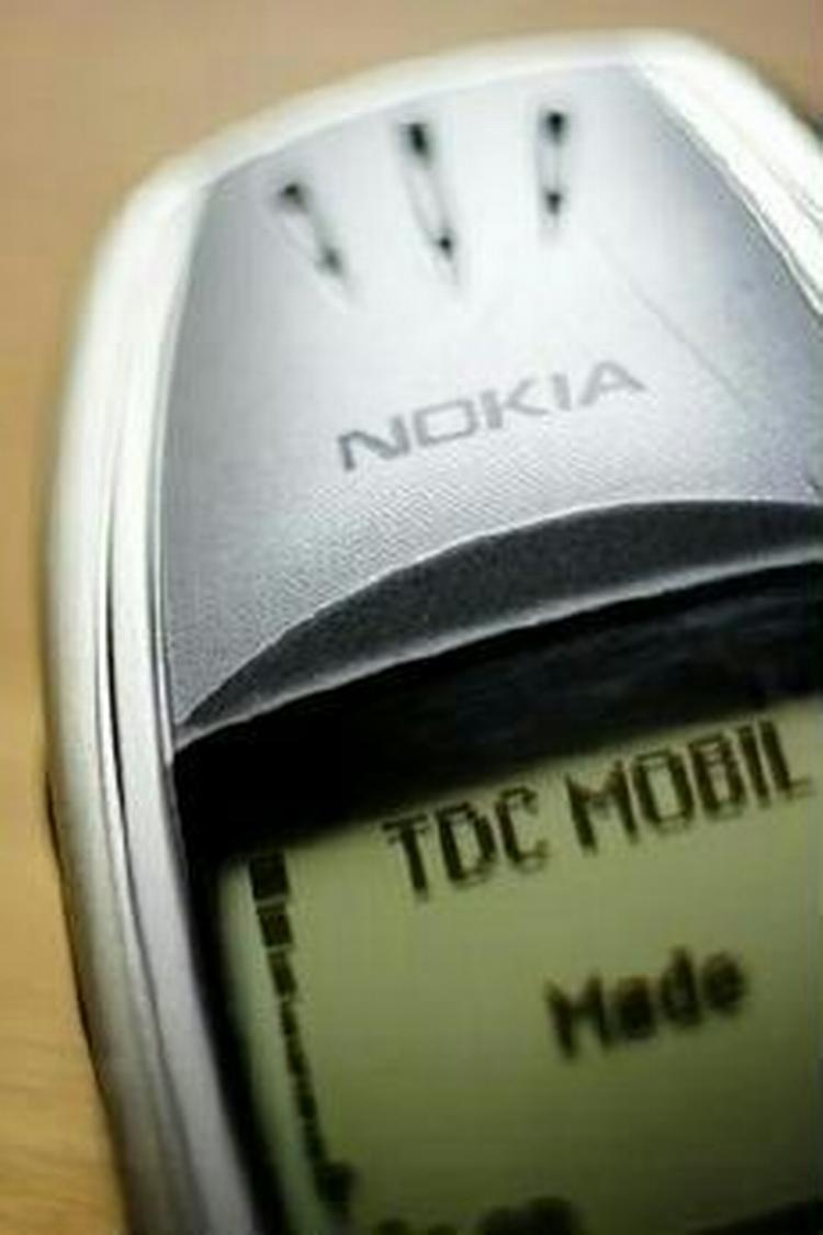 En mobiltelefon er nyttig - også for fanger i isolation. En arbejdsgruppe forsøger at få mobilerne ud af fængslerne. - Arkivfoto: Thomas Borberg 