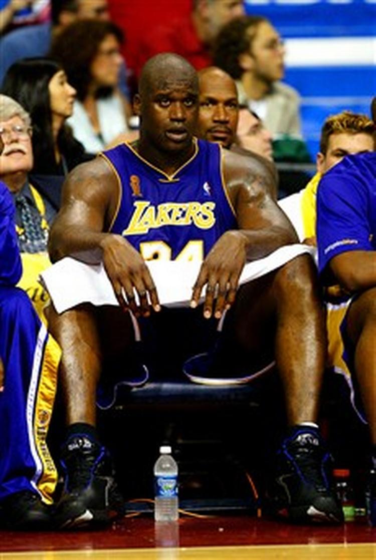 Den tidligere Los Angeles Laker-spiller Shaquille O Neal er lørdag for første gang siden skiftet til Miami Heat i sommer tilbage på den bane, hvor han grundlagde det første kapitel af sin store karriere.   Arkivfoto: Paul Sancya 