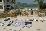 Fire danske eksperter skal være med til at identificere lig som disse i Thailand. - Foto: AP 