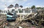 Aceh-provinsen på Sumatra i Indonesien er blandt de hårdest ramte områder efter flodbølgerne. - Foto: AP 