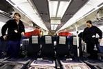 En SAS Airbus 340 er blevet bygget om til ambulancefly i Københavns Lufthavn. SAS er parat med 13 fly, der ekstraordinært skal fragte godt 2.000 nordiske passagerer hjem fra Thailand til København, Stockholm og Oslo.   Foto: Magnus M&amp;amp;o 