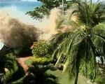 Stillbillede fra amatøroptagelse af flodbølgen, der rammer et hotelområde i Phuket, Thailand. - Foto: AP 