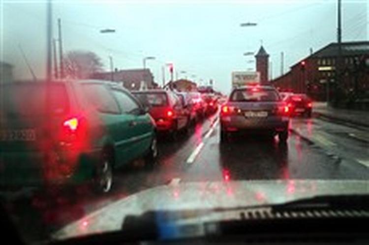 I 2003 kørte 1,23 millioner danskere over en kommunegrænse for at komme til deres job. I 1994 var tallet 1,01 million. - Foto: Klaus Holsting 