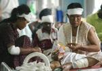 40-årige Jaina.og Nora på 55 år fra Chora Island sidder på et hospital i Port Blair på Andamanerne. - Foto: AP 